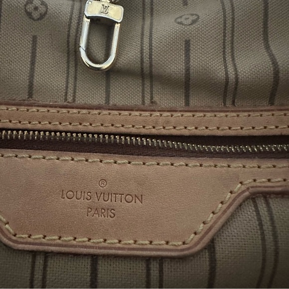 LOUIS VUITTON Delightful MM Brown Monogram Canvas Hobo Bag Discontinued - Picture 9 of 17